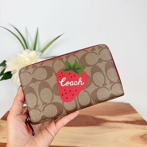 NWT Coach Medium Id Zip Wallet In Signature Canvas With‎ Wild Strawberry